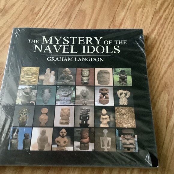 New wrapped mystery navel idols - Picture 1 of 3